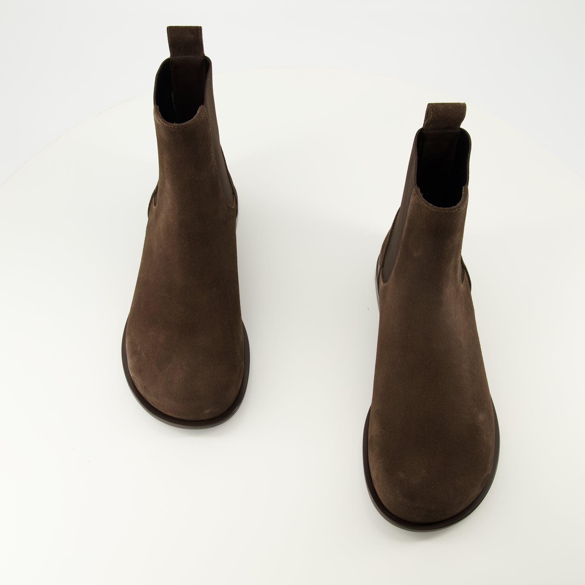 Image de l'article Bottines Chelsea FF Squared marron de la marque Fendi pour Homme - Saison Automne-Hiver 2025 - Vue de dessus paire de chaussure