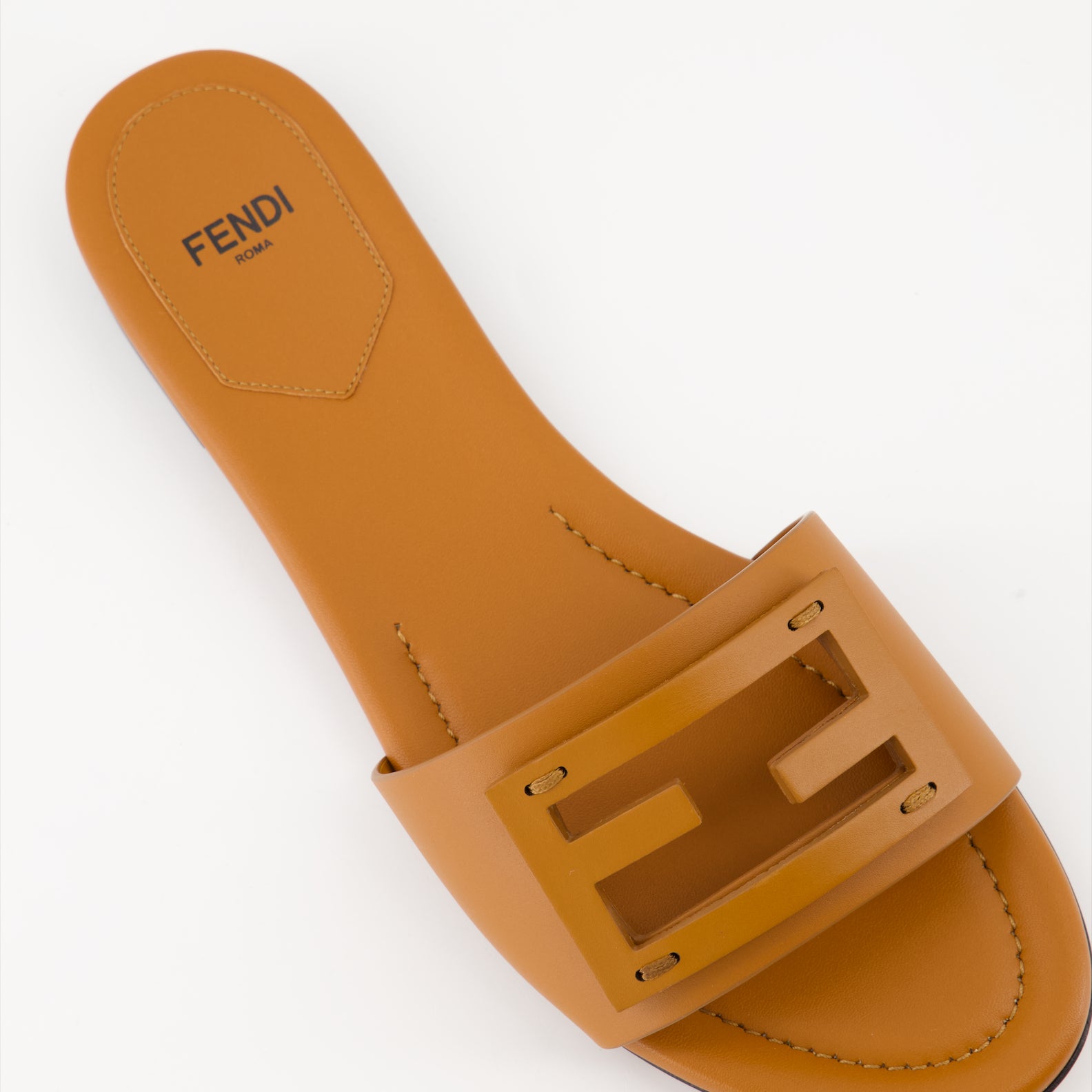 Sapatos abertos Sandales Baguette en cuir Fendi Marrom Femme