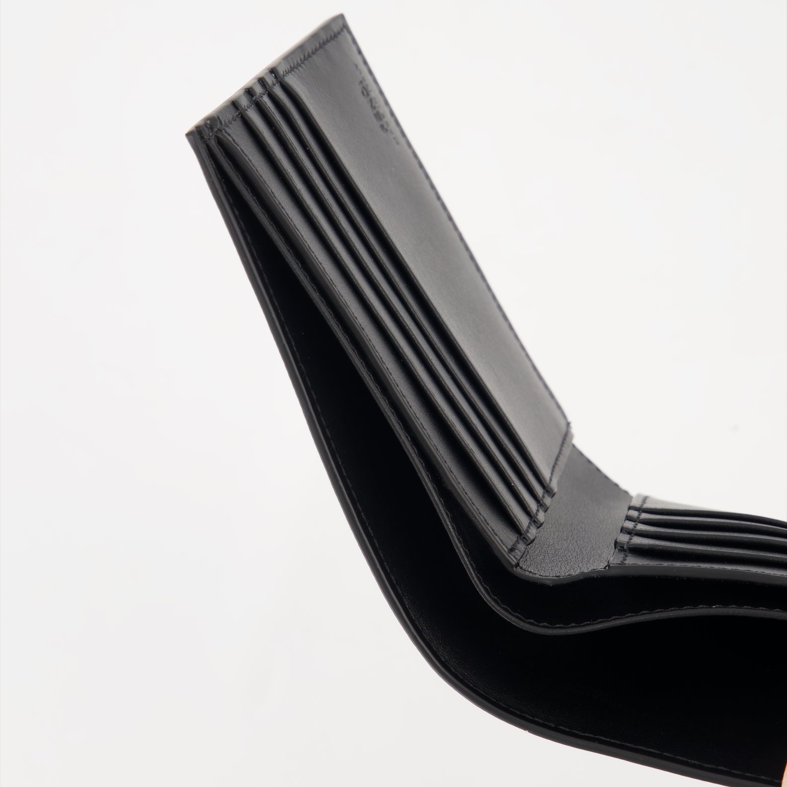 Small leather goods Portefeuille en cuir Fendi Shadow Fendi Black Homme