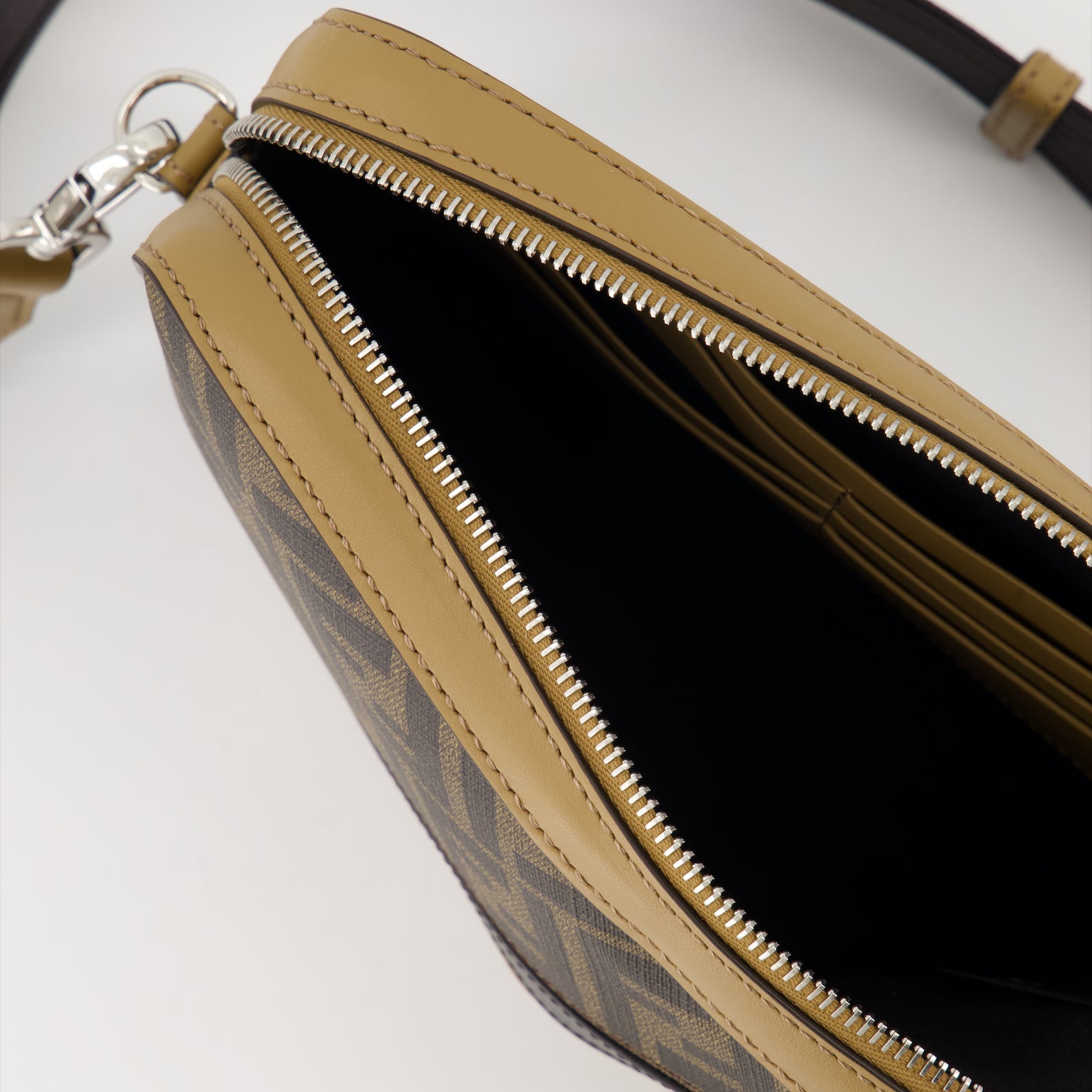 Pochettes Sac camera Fendi Diagonal Fendi Marron Homme