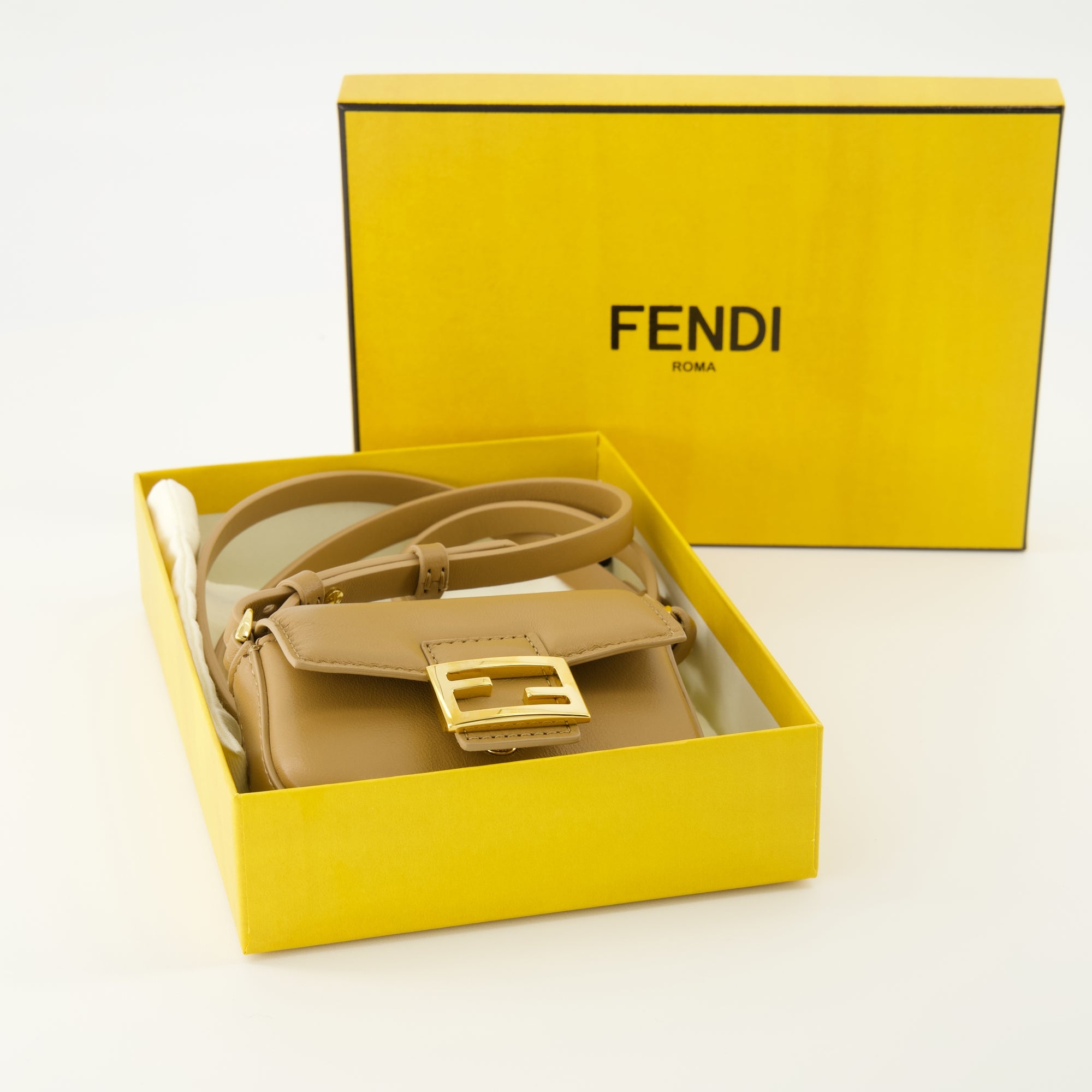 Image of the Fendi Mini Baguette bag for Women - Autumn-Winter 2025 - Detailed View_2