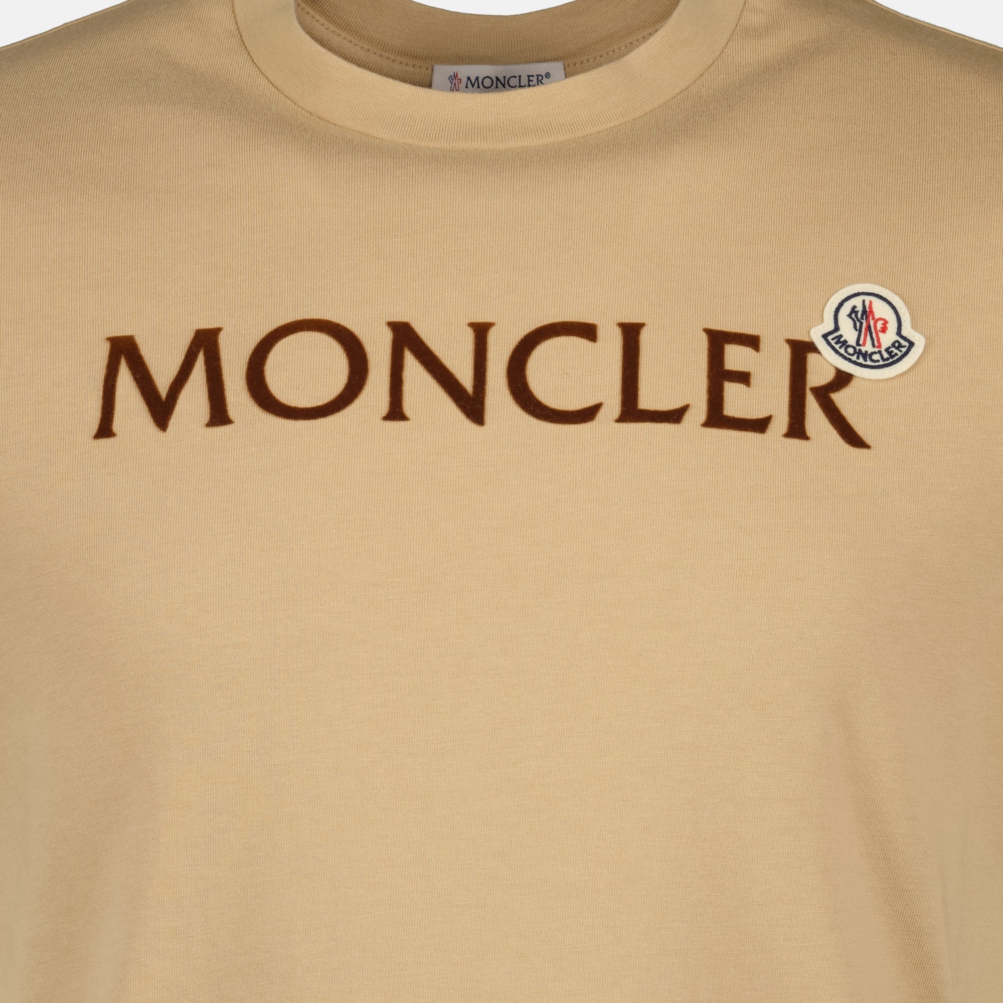 Image de l'article T-shirt à logo floqué beige de la marque Moncler pour Homme - Saison Printemps-Été 2026 - Vue détaillée_2