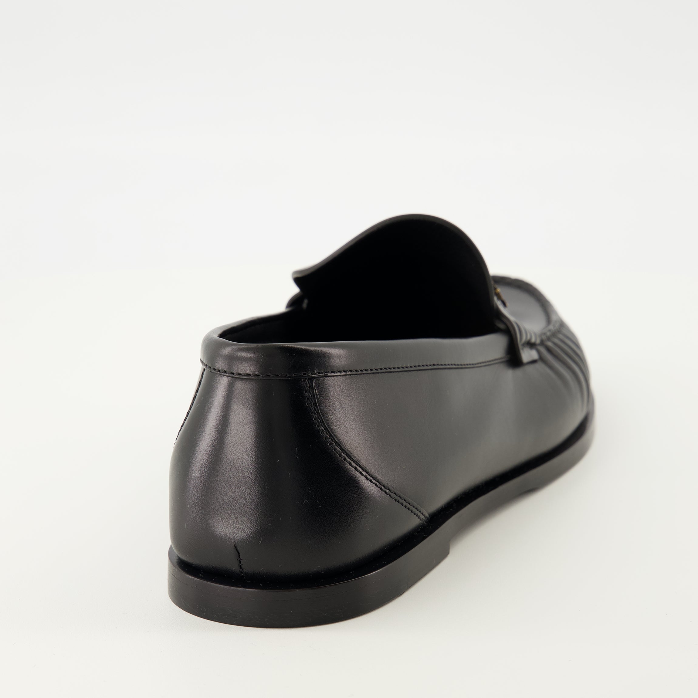 Imagen del artículo Mocasines Laurent de la marca Saint Laurent para Hombre - Temporada Otoño-Invierno 2025 - Vista trasera
