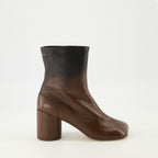 Imagem das Botas Anatomic Ankle castanhas da marca Mm6 para Mulheres - Temporada Outono-Inverno 2025 - Vista lateral direita