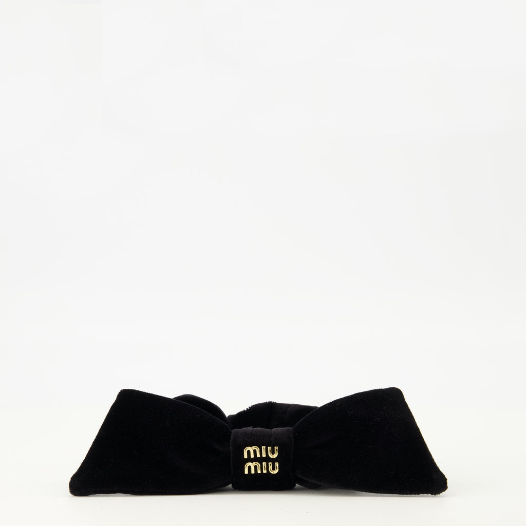 Immagine del chouchou in velluto nero di Miu Miu per Donna - Collezione Primavera-Estate 2026 - Vista Frontale