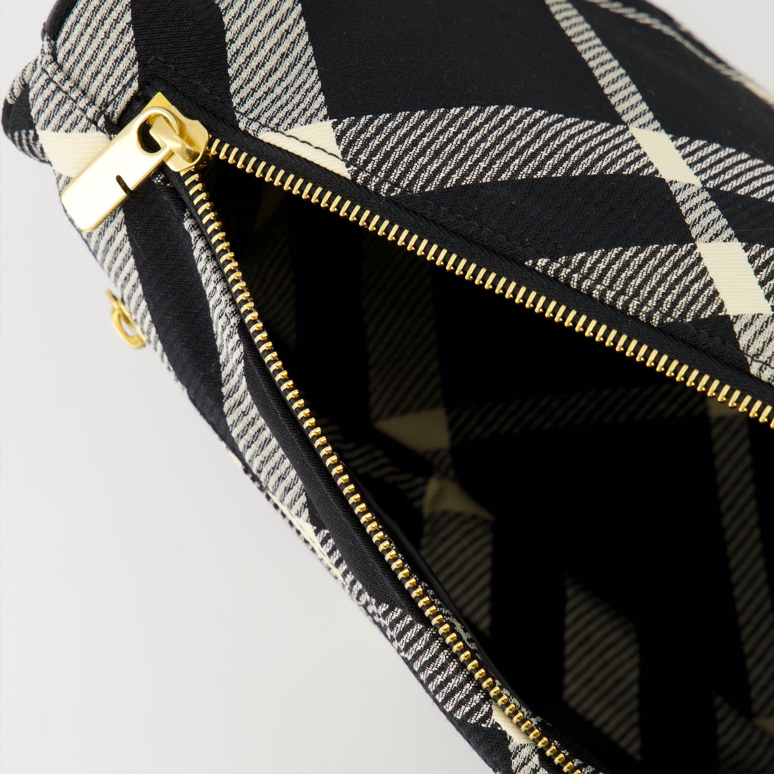 Sacs bandoulière Sac messenger Shield Burberry Noir Femme