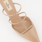 Chaussures ouvertes Mules Rockstud Wispy en cuir Valentino Garavani Beige Femme