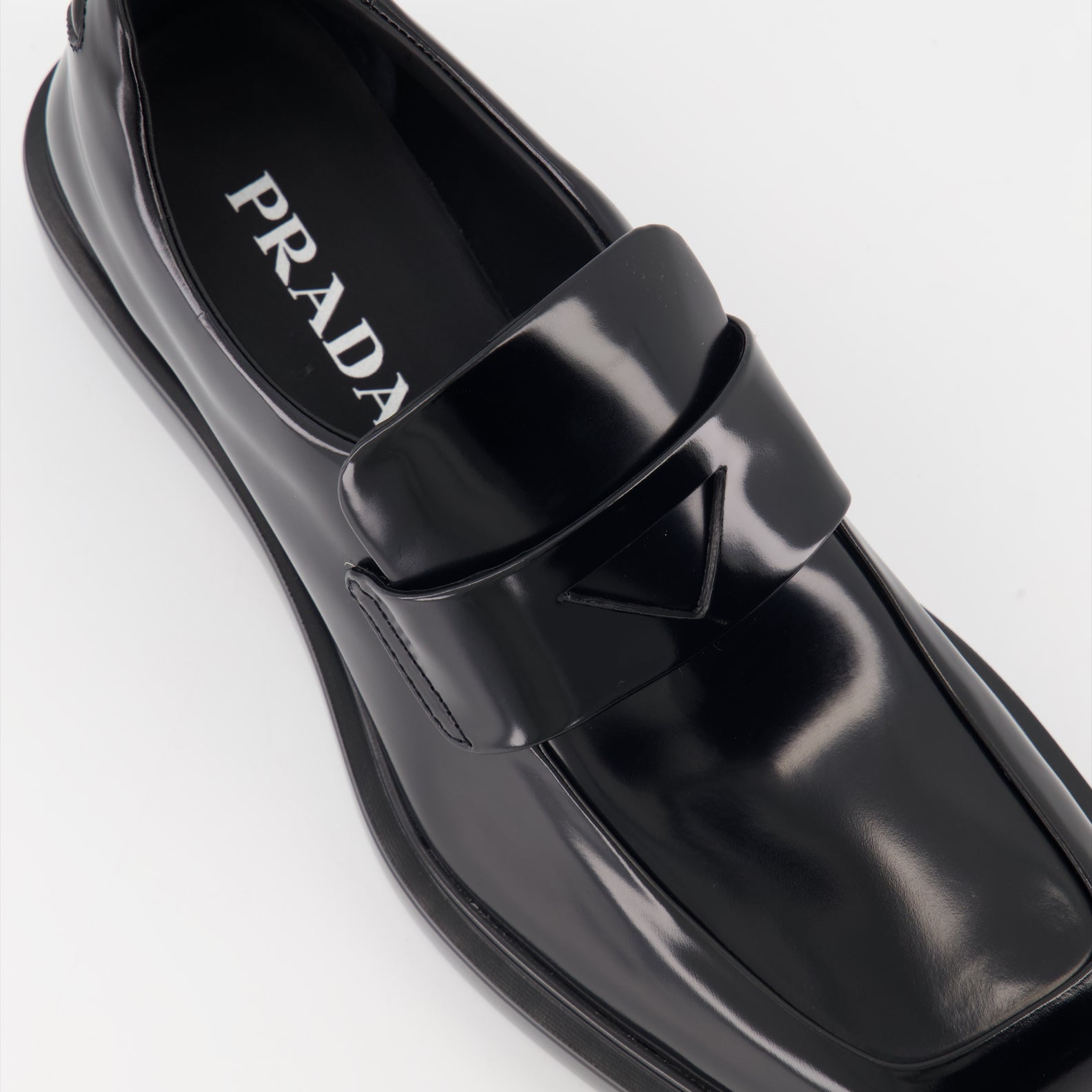 Mocassins Mocassins en cuir brossé Prada Noir Femme