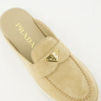 Chaussures ouvertes Mules en cuir velours Prada Beige Femme