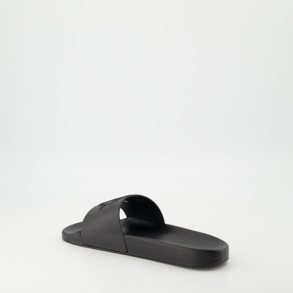 Imagen de las Chanclas Negras con Logo de Moncler para Hombre - Temporada Primavera-Verano 2026 - Vista tres cuartos trasera derecha