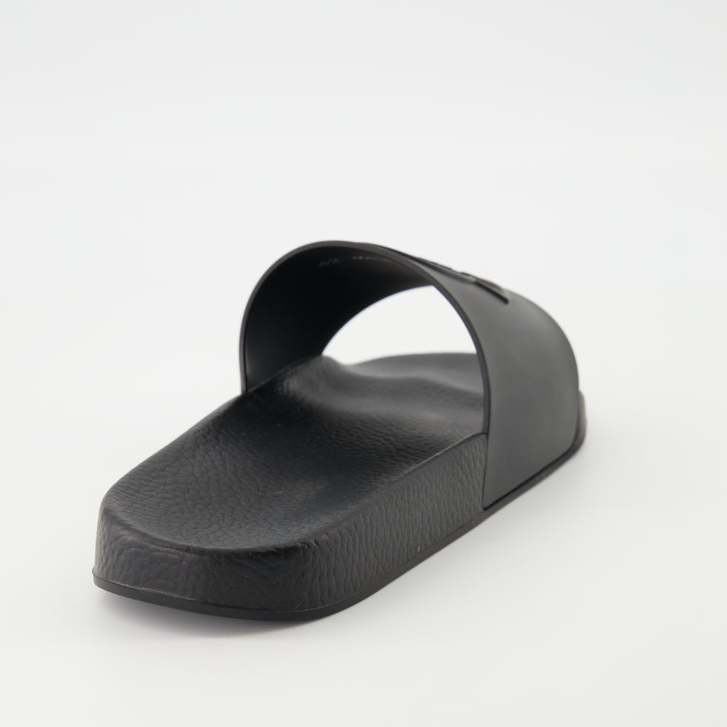 Imagen de las Chanclas Negras con Logo de Moncler para Hombre - Temporada Primavera-Verano 2026 - Vista detallada desde arriba