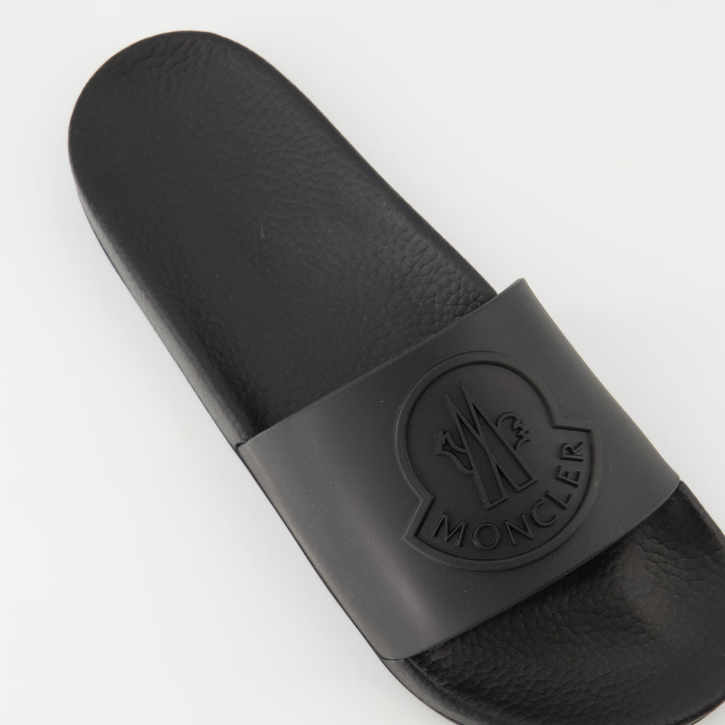 Imagen de las Chanclas Negras con Logo de Moncler para Hombre - Temporada Primavera-Verano 2026 - Vista trasera