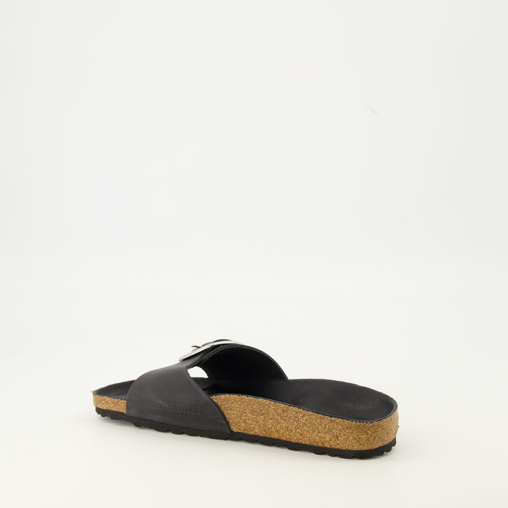 Image de l'article Sandales Madrid Big Buckle de la marque Birkenstock pour Femme - Saison Automne-Hiver 2025 - Vue trois quarts arrière droite