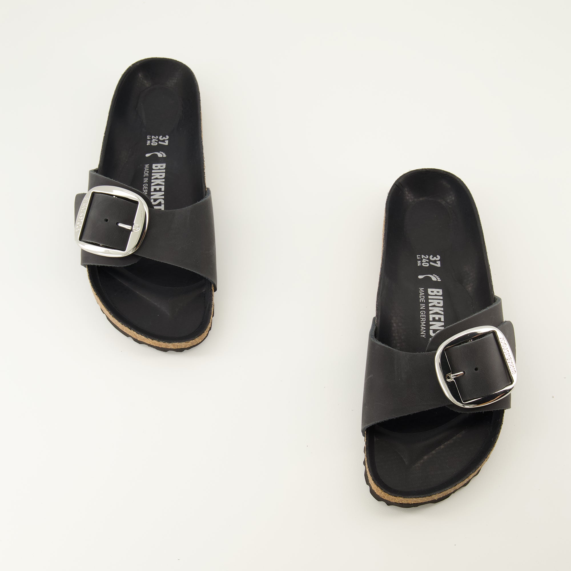 Image de l'article Sandales Madrid Big Buckle de la marque Birkenstock pour Femme - Saison Automne-Hiver 2025 - Vue de dessus paire de chaussure