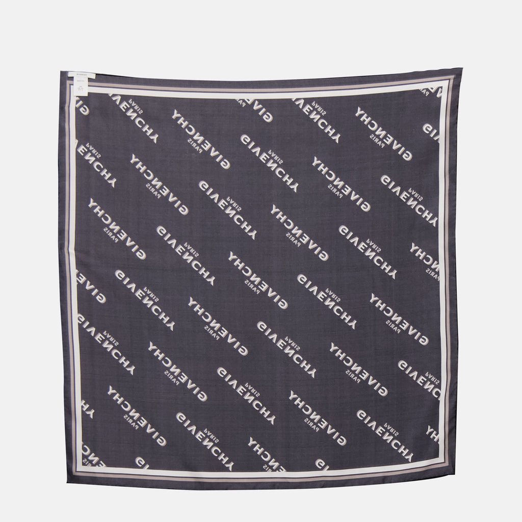 Image of the Givenchy Shadow silk square scarf for women - Fall-Winter 2025 - Detailed view_3