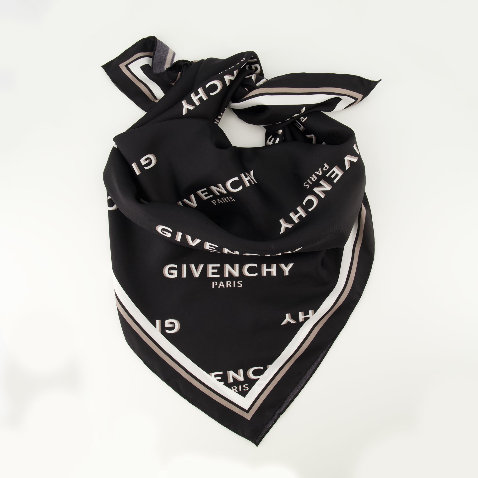 Image of the Givenchy Shadow silk square scarf for women - Fall-Winter 2025 - Detailed view_2