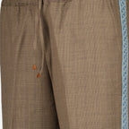 Imagen del pantalón Chevron de la marca Drole De Monsieur para Hombre - Temporada Otoño-Invierno 2025 - Vista Detallada_2