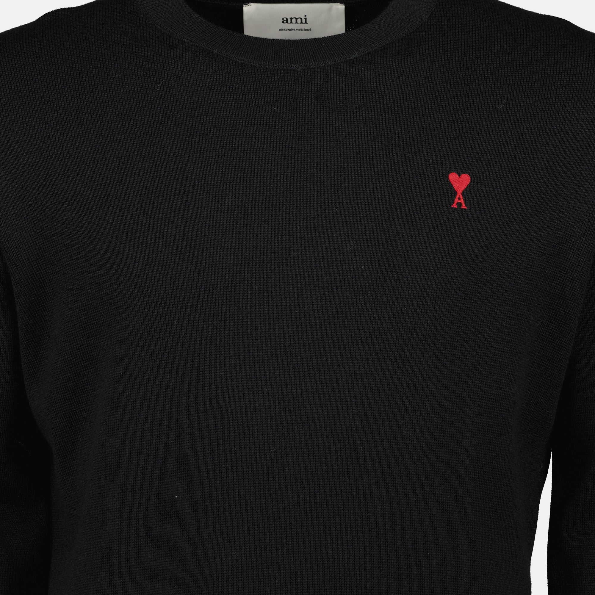 Image of the Ami heart sweater from the brand Ami PARIS for Men - Autumn-Winter 2025 - Detailed View 3