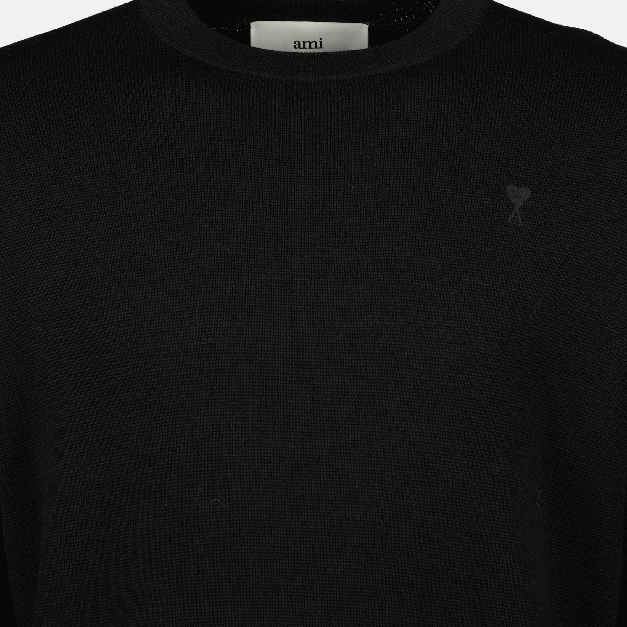 Image of the Black Heart Sweater from the brand Ami PARIS for Men - Autumn-Winter 2025 - Detailed View_3