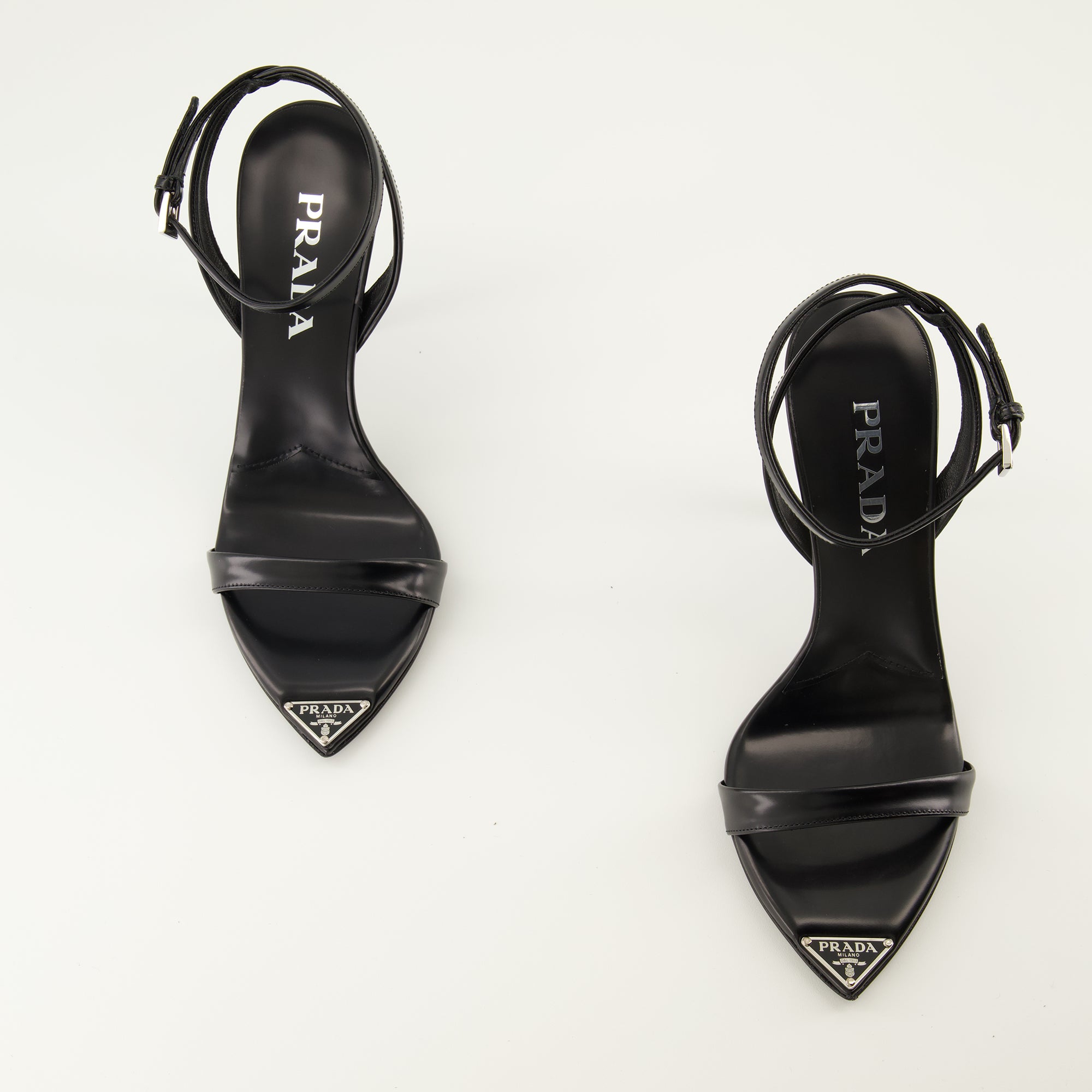 Image de l'article Sandales à talon de la marque Prada pour Femme - Saison Automne-Hiver 2025 - Vue de dessus paire de chaussure