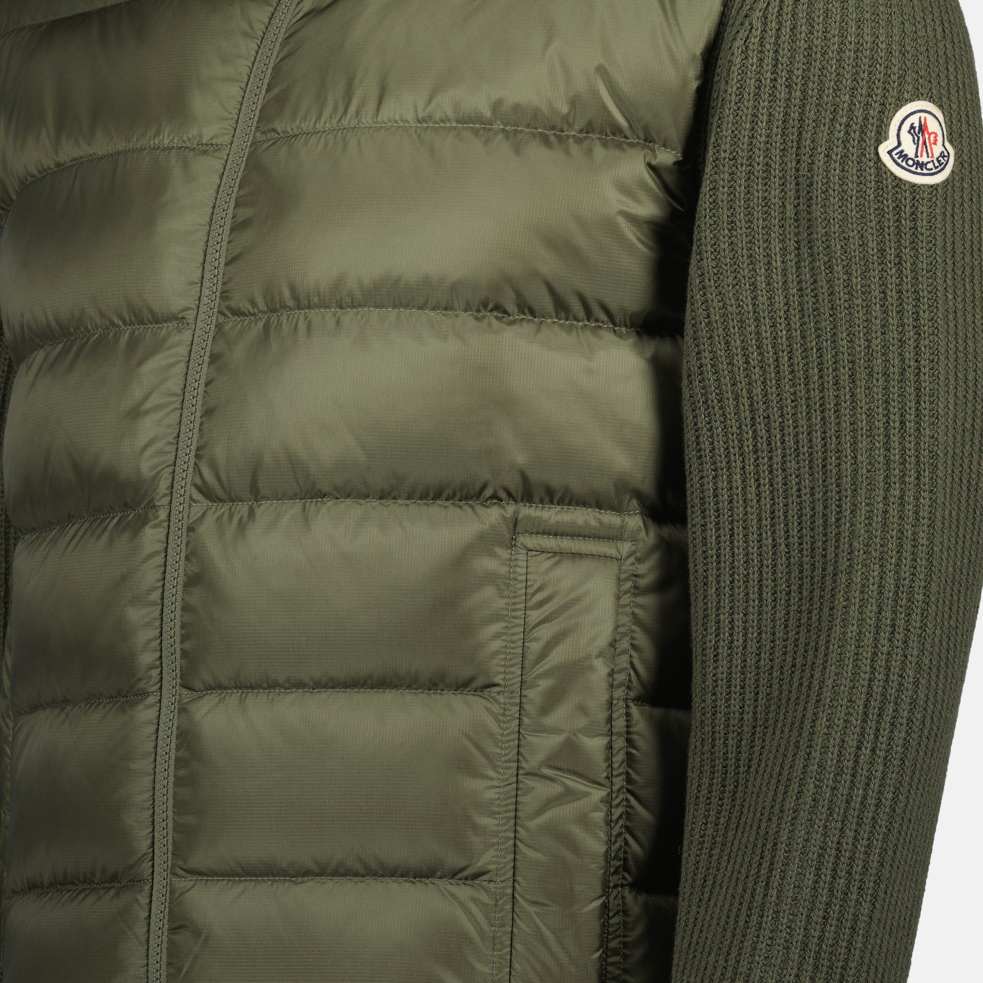 Imagem do Cardigan Bi-Material da marca Moncler para Homem - Temporada Outono-Inverno 2025 - Vista Detalhada_6