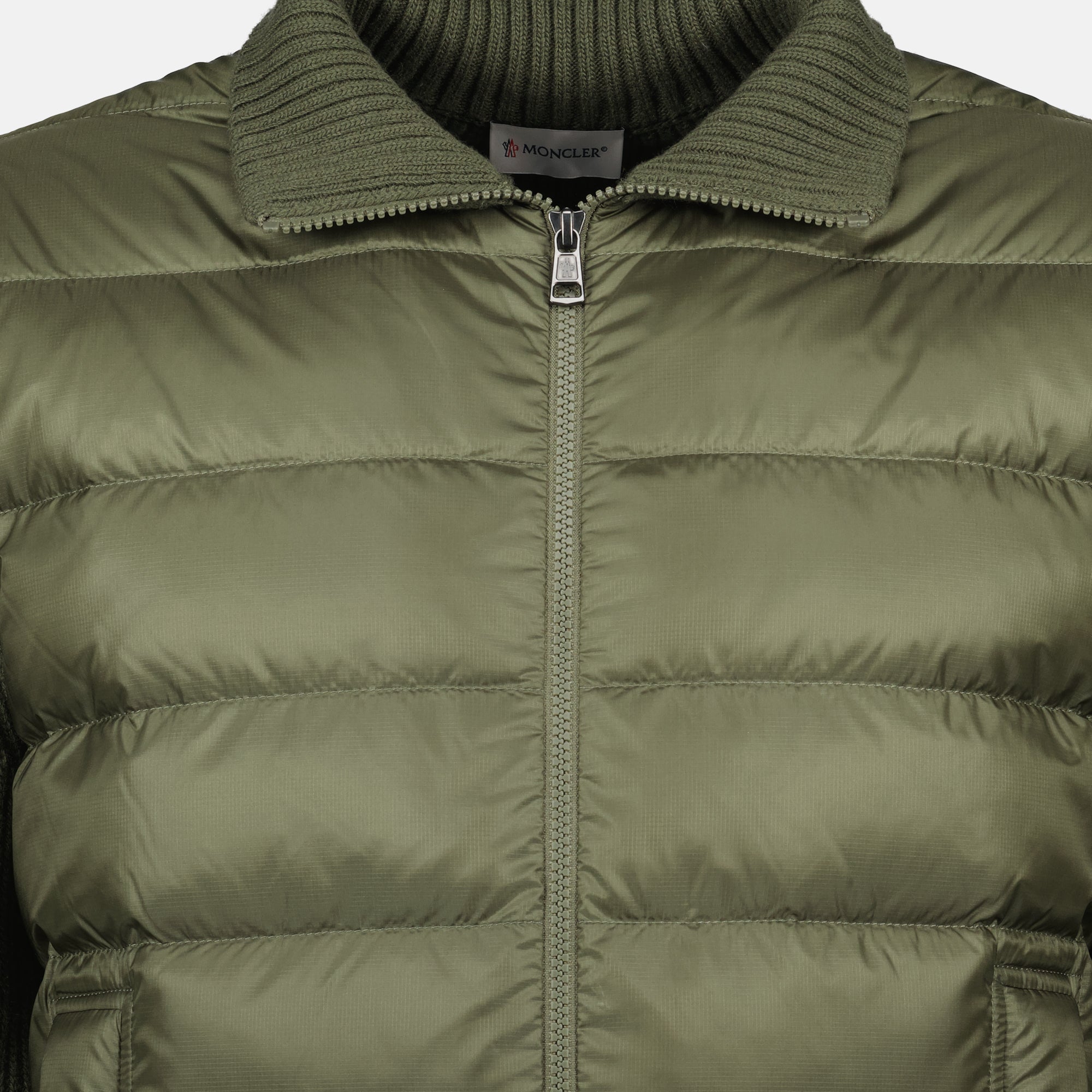 Imagem do Cardigan Bi-Material da marca Moncler para Homem - Temporada Outono-Inverno 2025 - Vista Detalhada_3