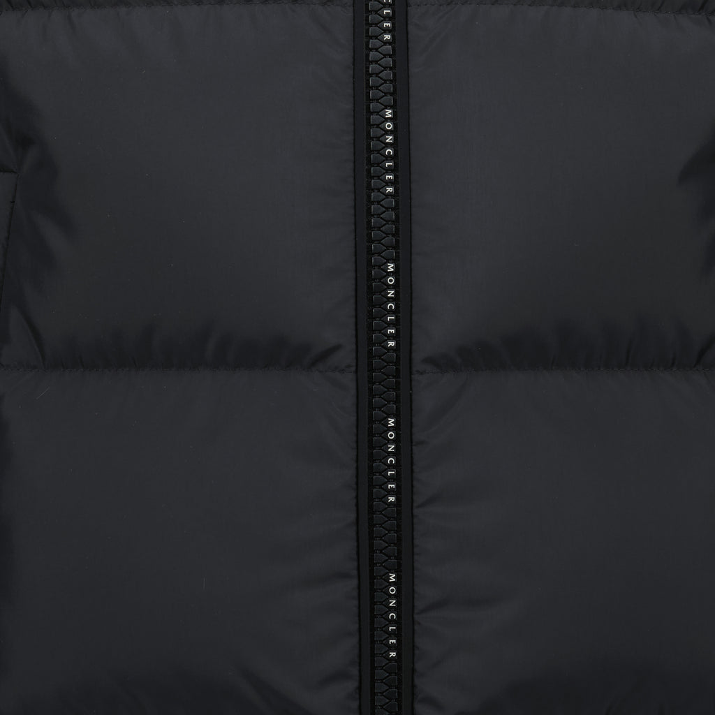 Image of the Moncler Men's Gabas Sleeveless Down Jacket - Autumn-Winter 2025 - Detailed View 2