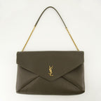 Imagen del artículo Pochette Cassandre XXL de la marca Saint Laurent para Mujeres - Temporada Otoño-Invierno 2025 - Vista Frontal