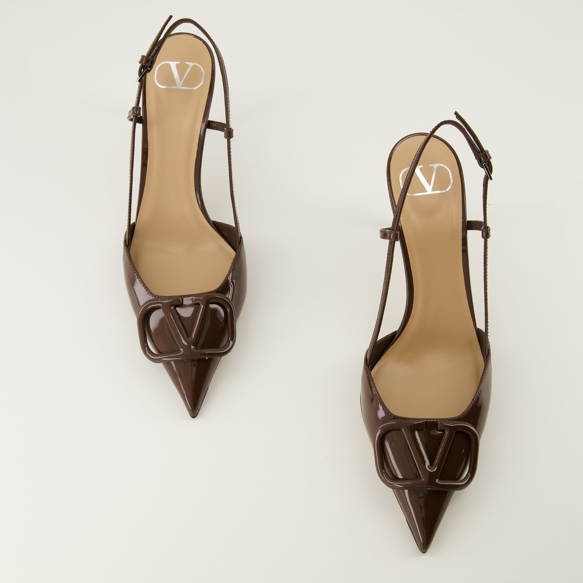 Image de l'article Escarpins VLogo de la marque Valentino Garavani pour Femme - Saison Automne-Hiver 2025 - Vue de dessus paire de chaussure