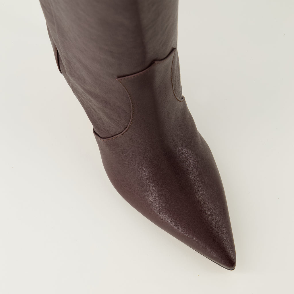 Image of the Iro brand leather boots for women - Fall-Winter 2025 - Detailed top view