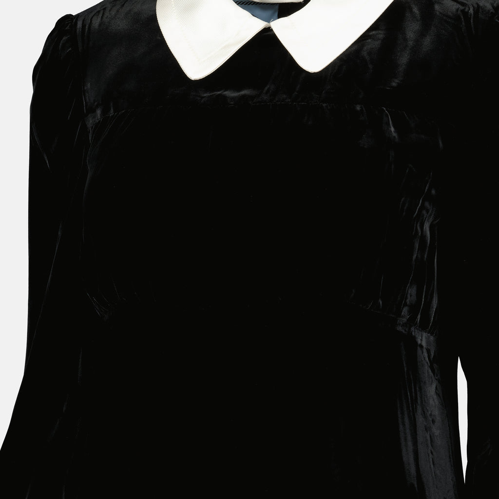 Imagem do vestido preto de veludo da marca Prada para mulher - Primavera-Verão 2026 - Vista Traseira