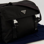 Imagen del bolso negro Explore de Prada para hombre - Temporada Primavera-Verano 2026 - Vista Detallada_3
