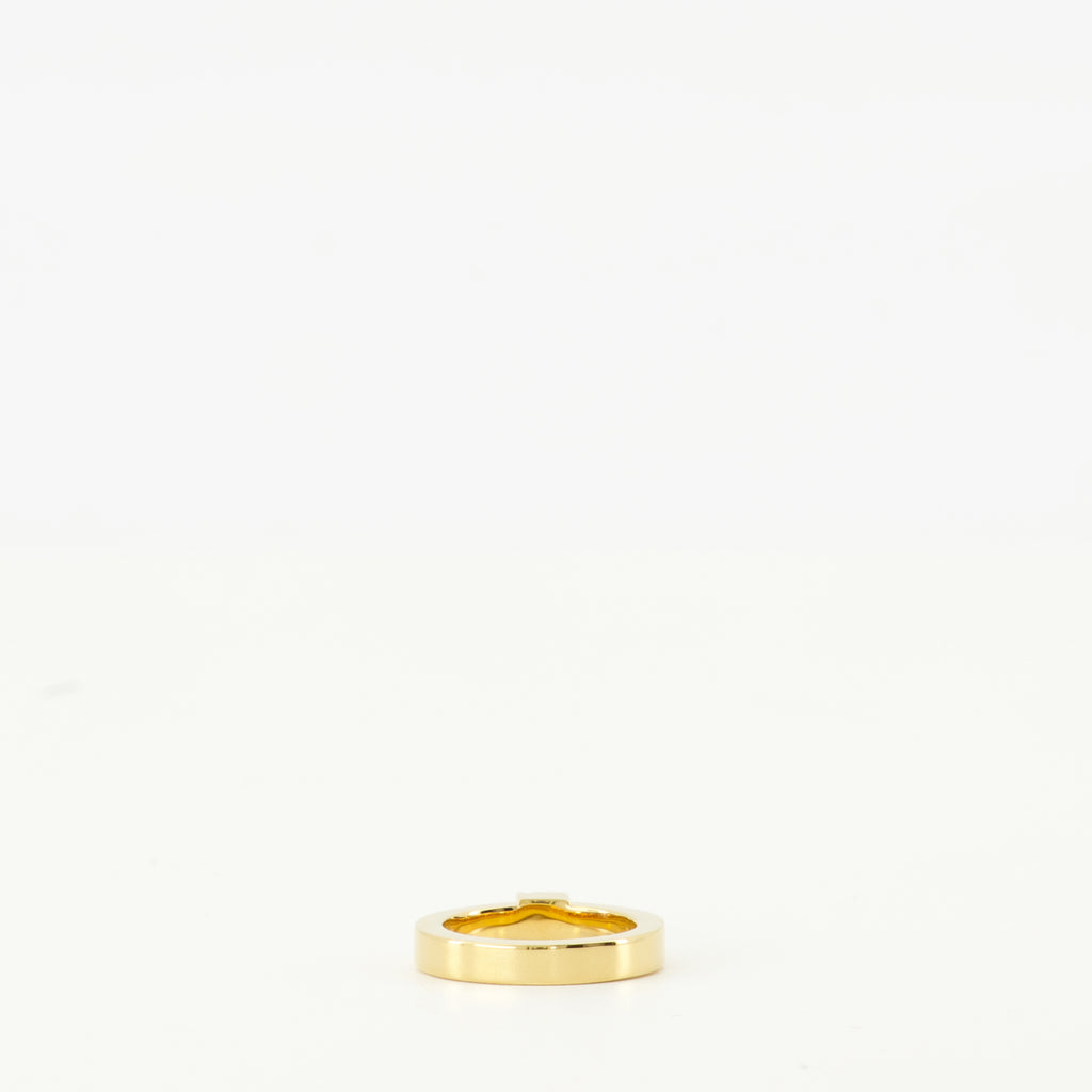 Immagine dell'anello con logo dorato di Fendi per donna - Collezione Primavera-Estate 2026 - Vista Posteriore