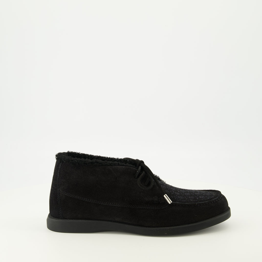 Image of the black Chukka boots from the brand Dior for Men - Spring-Summer 2026 - Three-quarters front right view