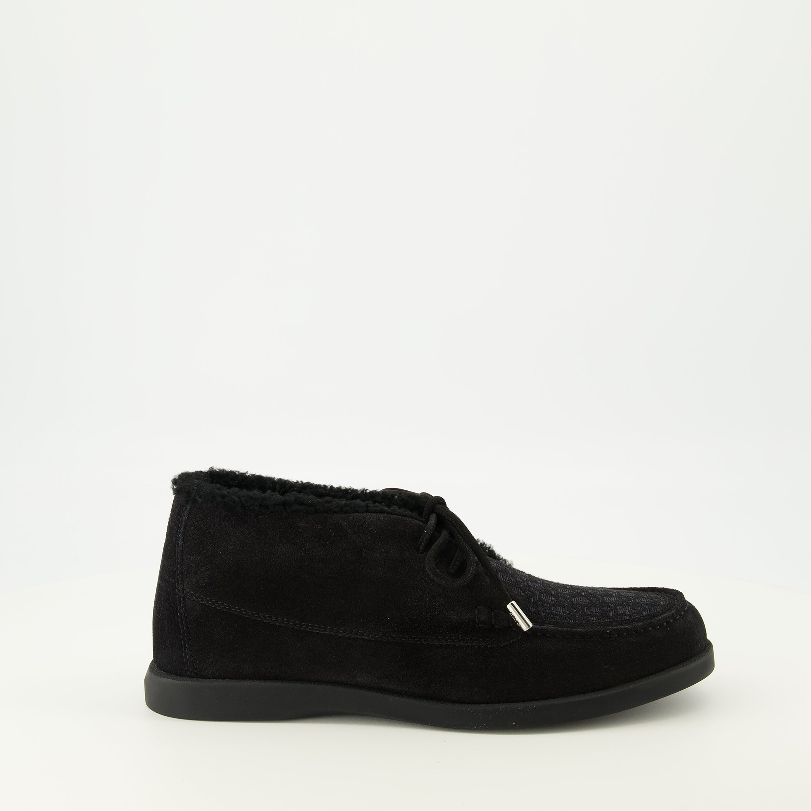 Imagem das botas Chukka pretas da marca Dior para Homem - Coleção Primavera-Verão 2026 - Vista em três quartos frontal direita