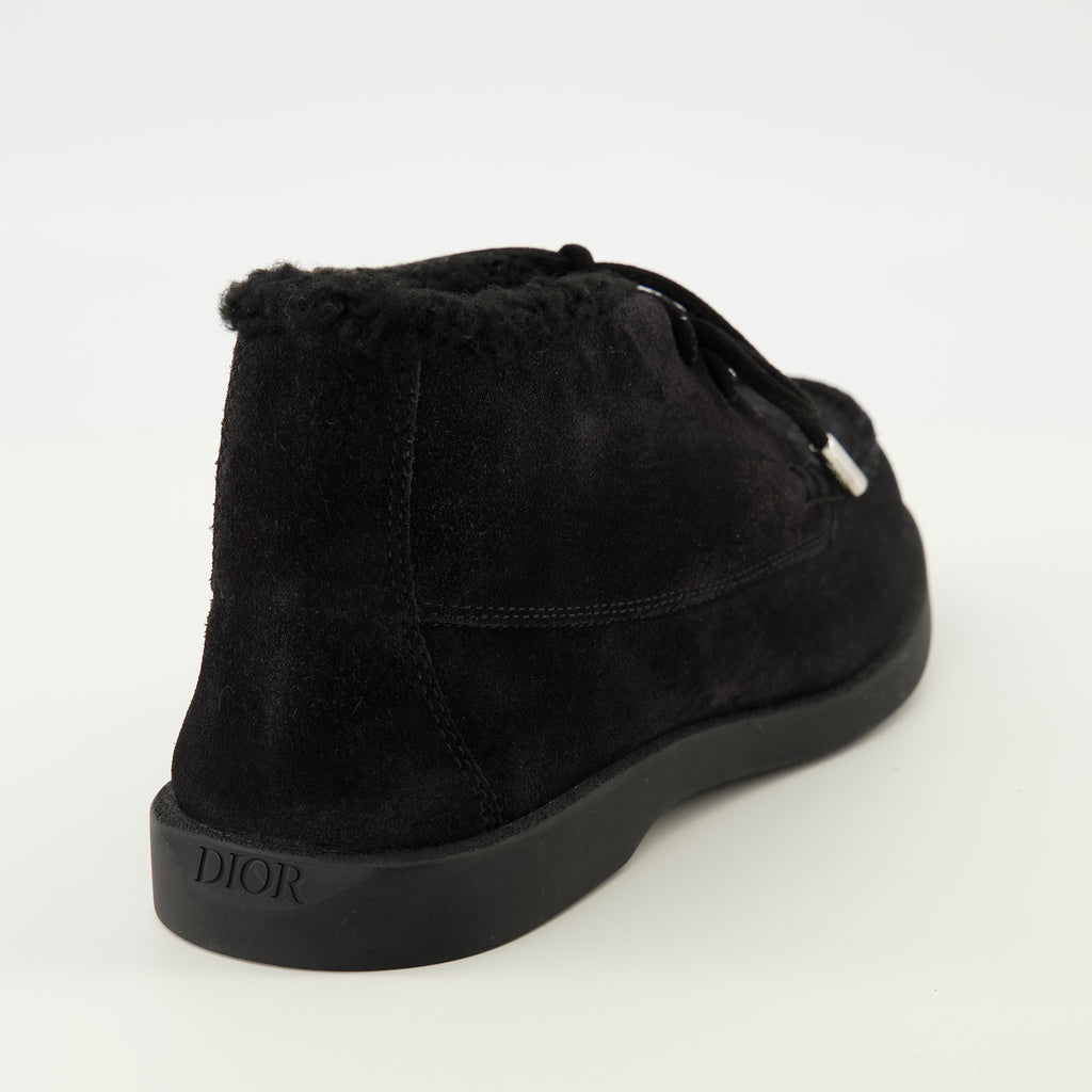 Image of the black Chukka boots from the brand Dior for Men - Spring-Summer 2026 - Three-quarters back right view