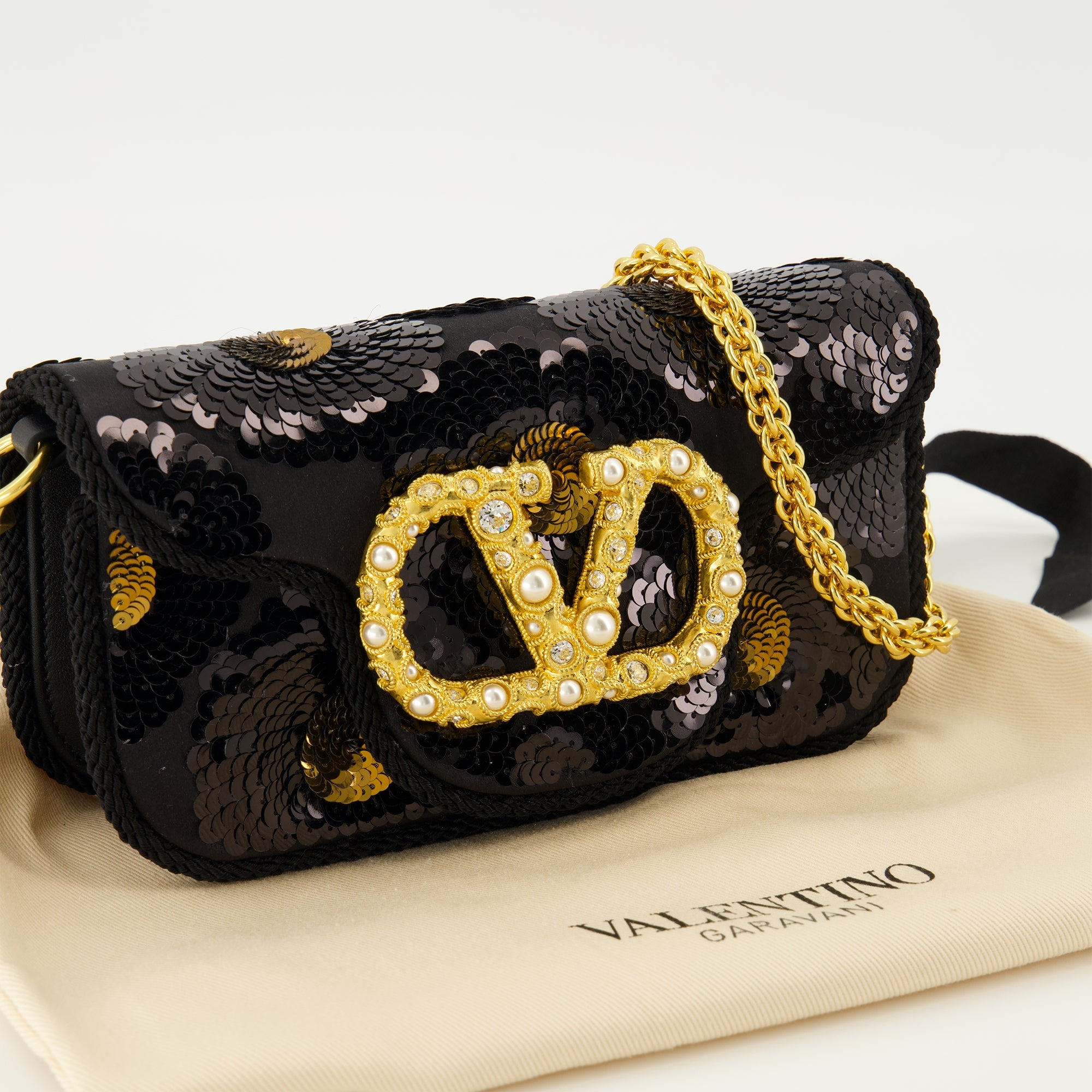 Image de l'article Petit sac Locò à sequins noir de la marque Valentino Garavani pour Femme - Saison Automne-Hiver 2025 - Vue détaillée_2