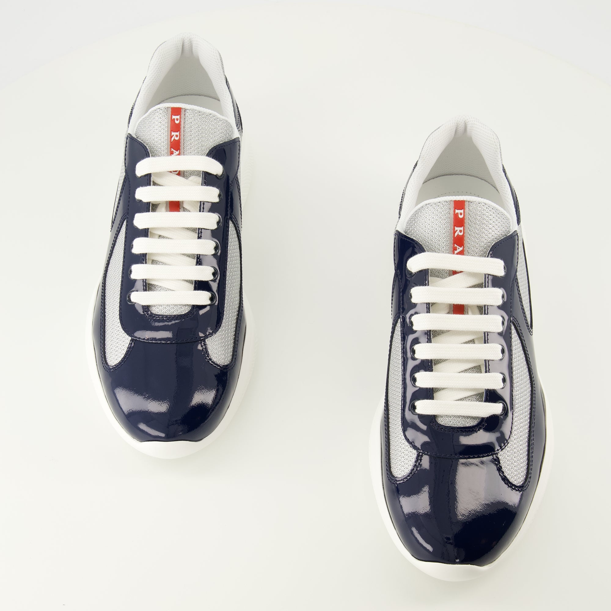 Image de l'article Baskets Prada America's cup bleu marine de la marque Prada pour Homme - Saison Printemps-Été 2026 - Vue de dessus paire de chaussure