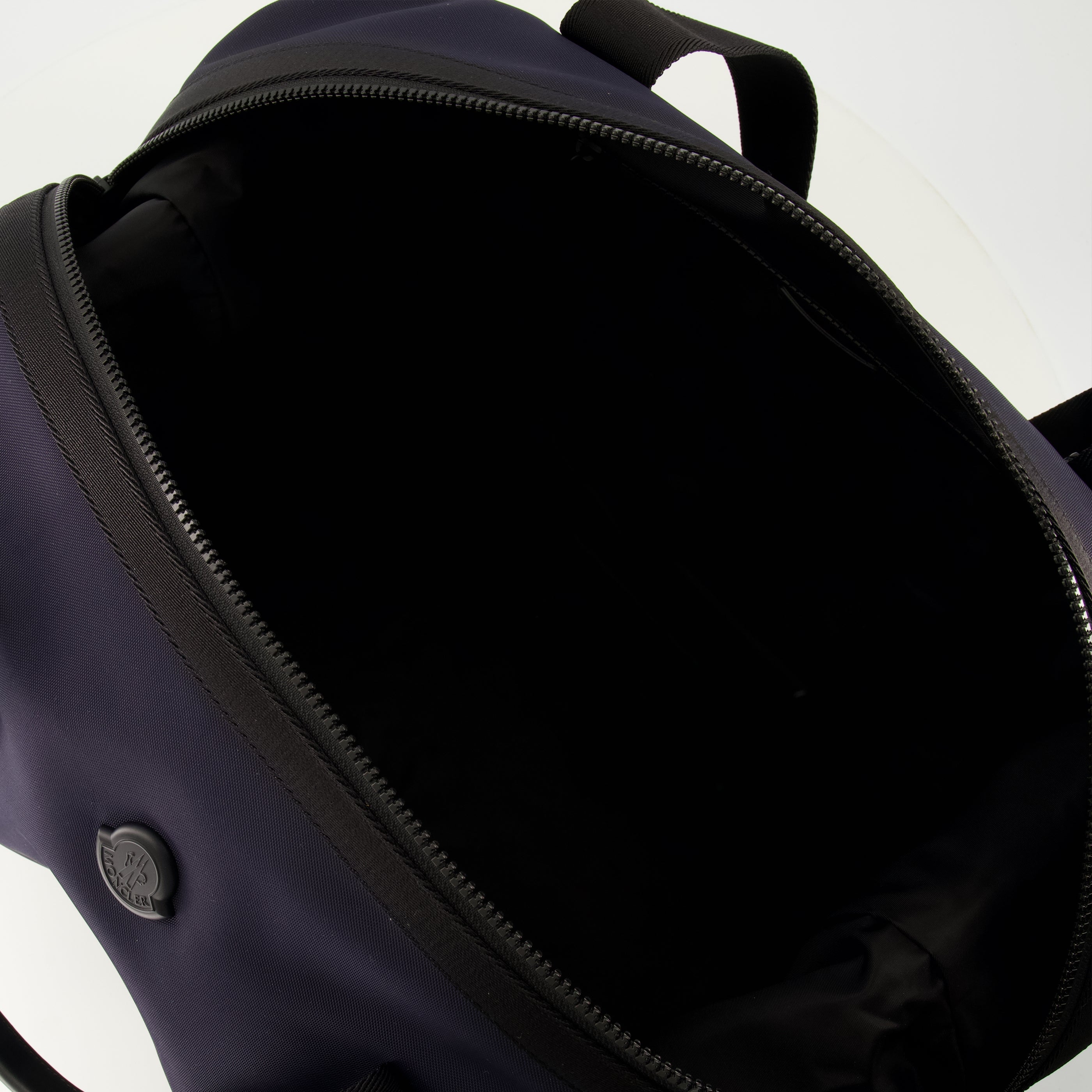 Image de l'article Sac de sport Tech bleu marine de la marque Moncler pour Homme - Saison Printemps-Été 2026 - Vue détaillée_3