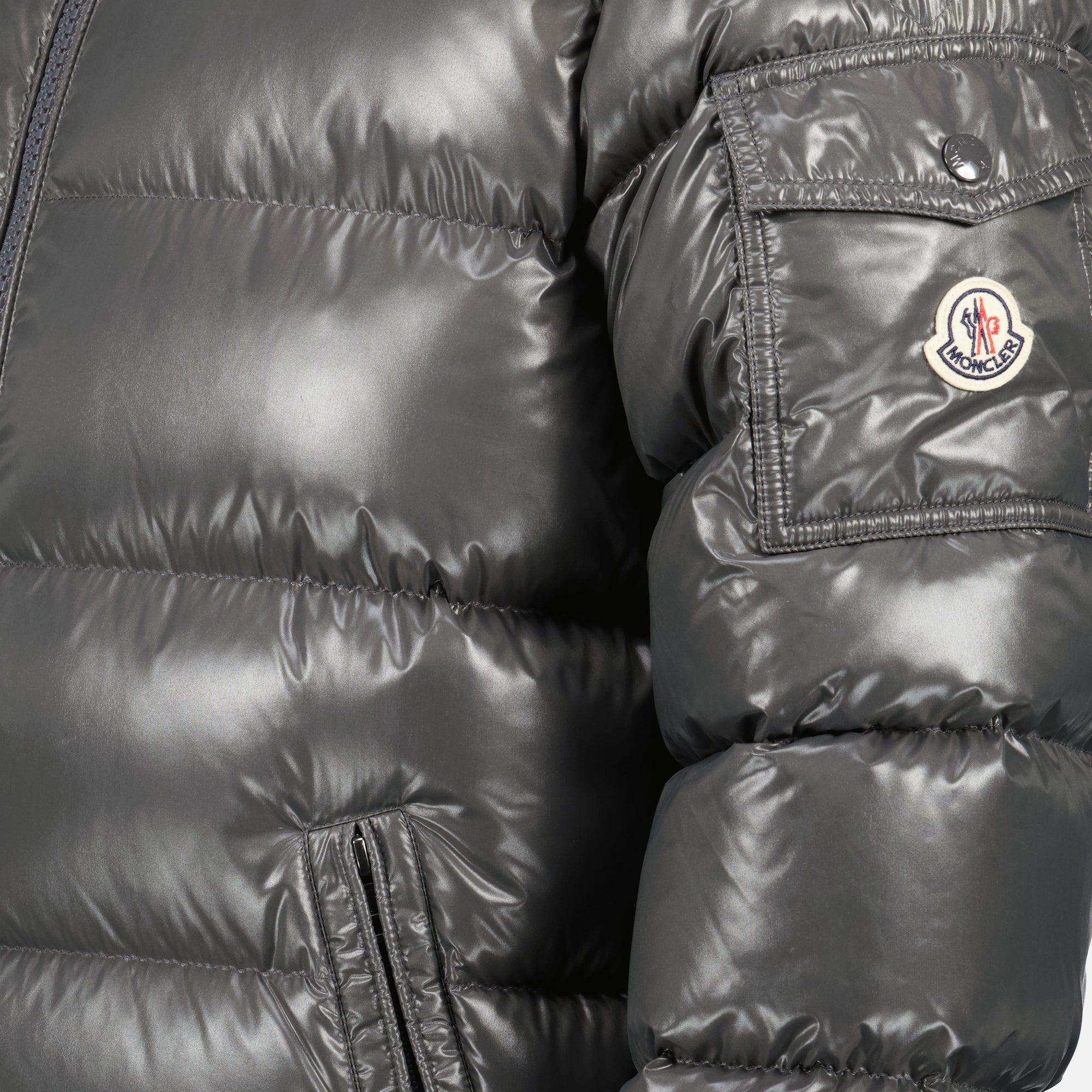 Image de l'article Doudoune Maya grise de la marque Moncler pour Homme - Saison Automne-Hiver 2025 - Vue détaillée_1