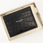 Image of the Saint Laurent Paris cardholder from the Saint Laurent brand for Men - Autumn-Winter 2025 - Detailed View_2