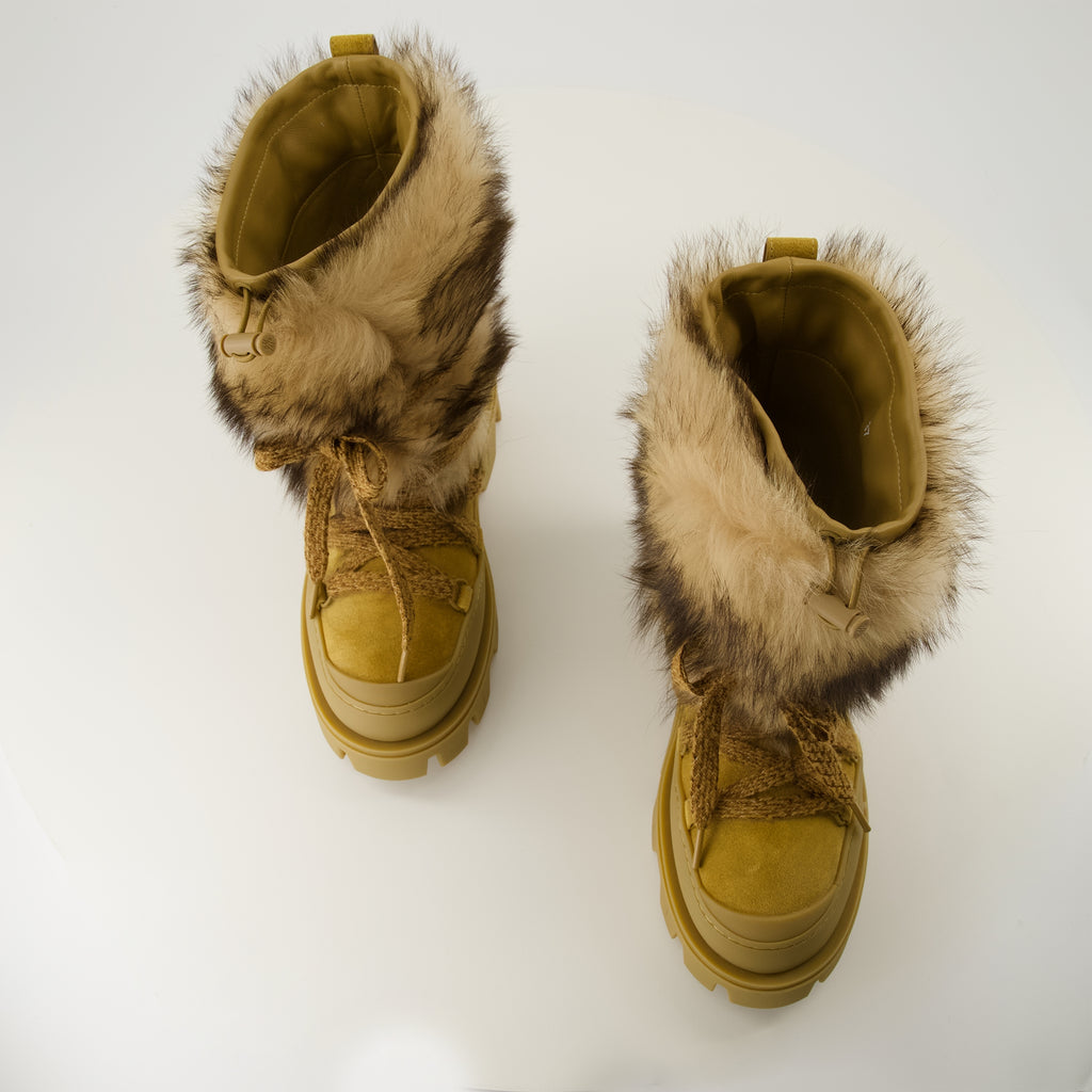 Imagem das Botas Peak da Moncler para Mulher - Temporada Outono-Inverno 2025 - Vista de cima do par de sapatos
