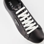 Sneakers Baskets en cuir brossé Prada Black Homme