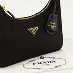 Imagem da Mini mala Re-Edition 2005 preta da marca Prada para Mulheres - Coleção Primavera-Verão 2026 - Vista Detalhada_2