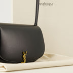 Imagem da bolsa Voltaire mini preta da marca Saint Laurent para Mulheres - Temporada Outono-Inverno 2025 - Vista Detalhada 2