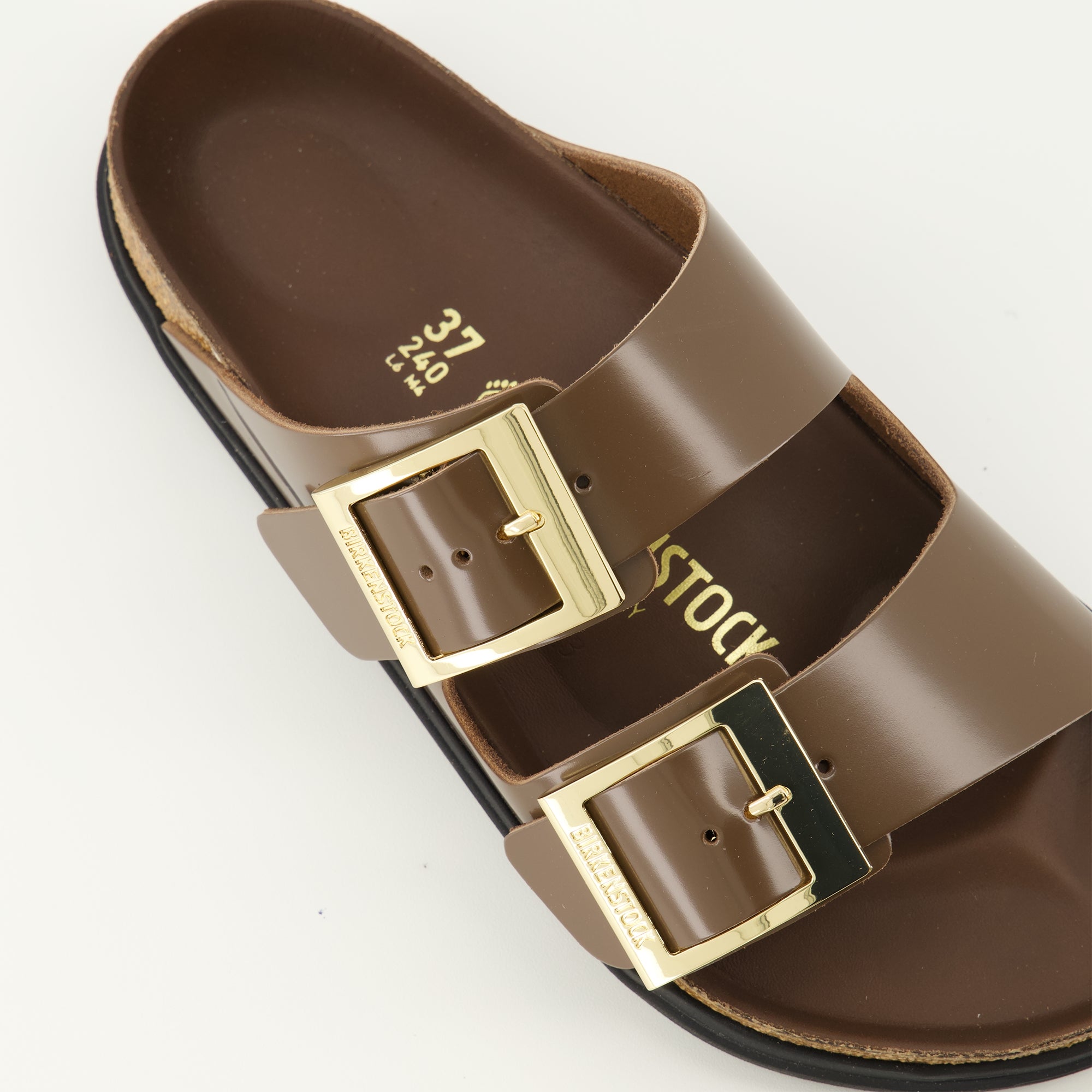 Image of the Arizona Droplet Buckle brown sandals from the brand Birkenstock for Women - Spring-Summer 2026 - Detailed top view