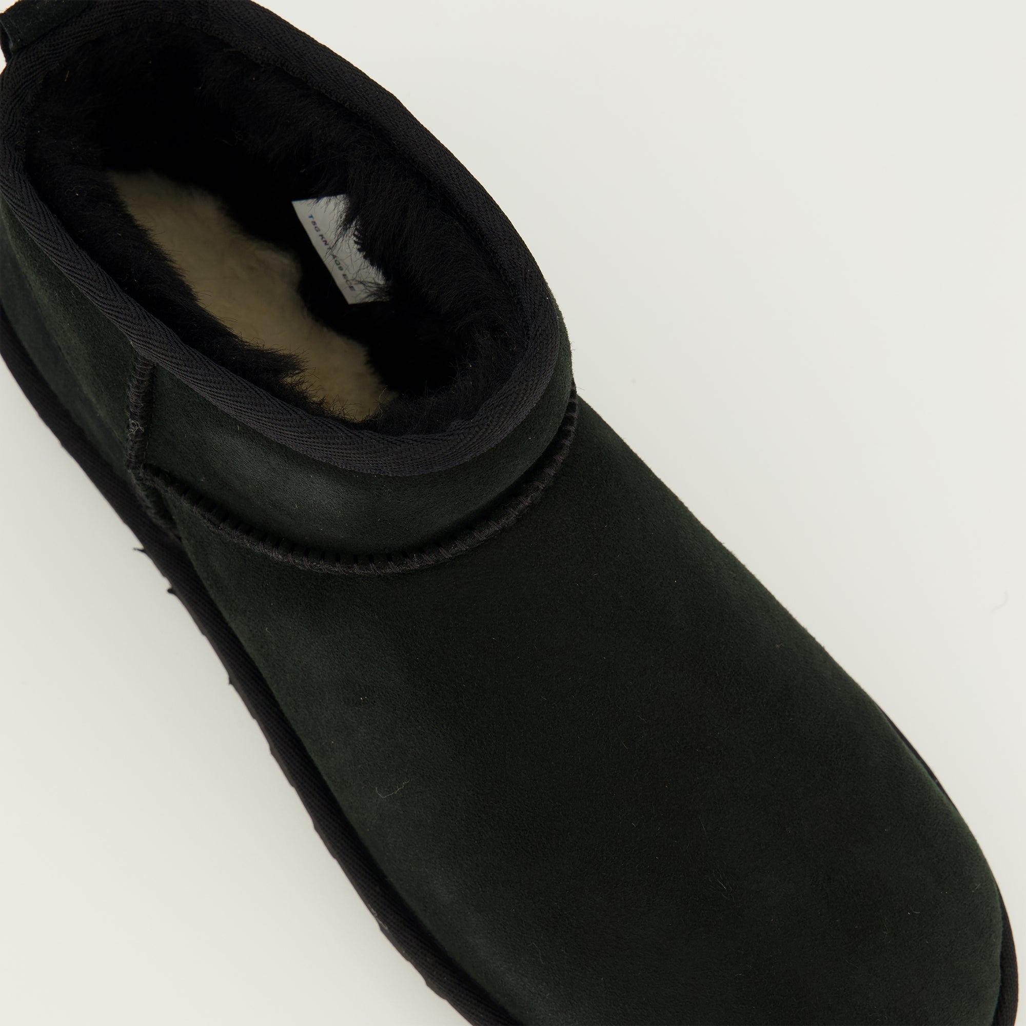 Image of the Ugg Classic Ultra Mini II black boots for men - Spring-Summer 2026 - Top detailed view