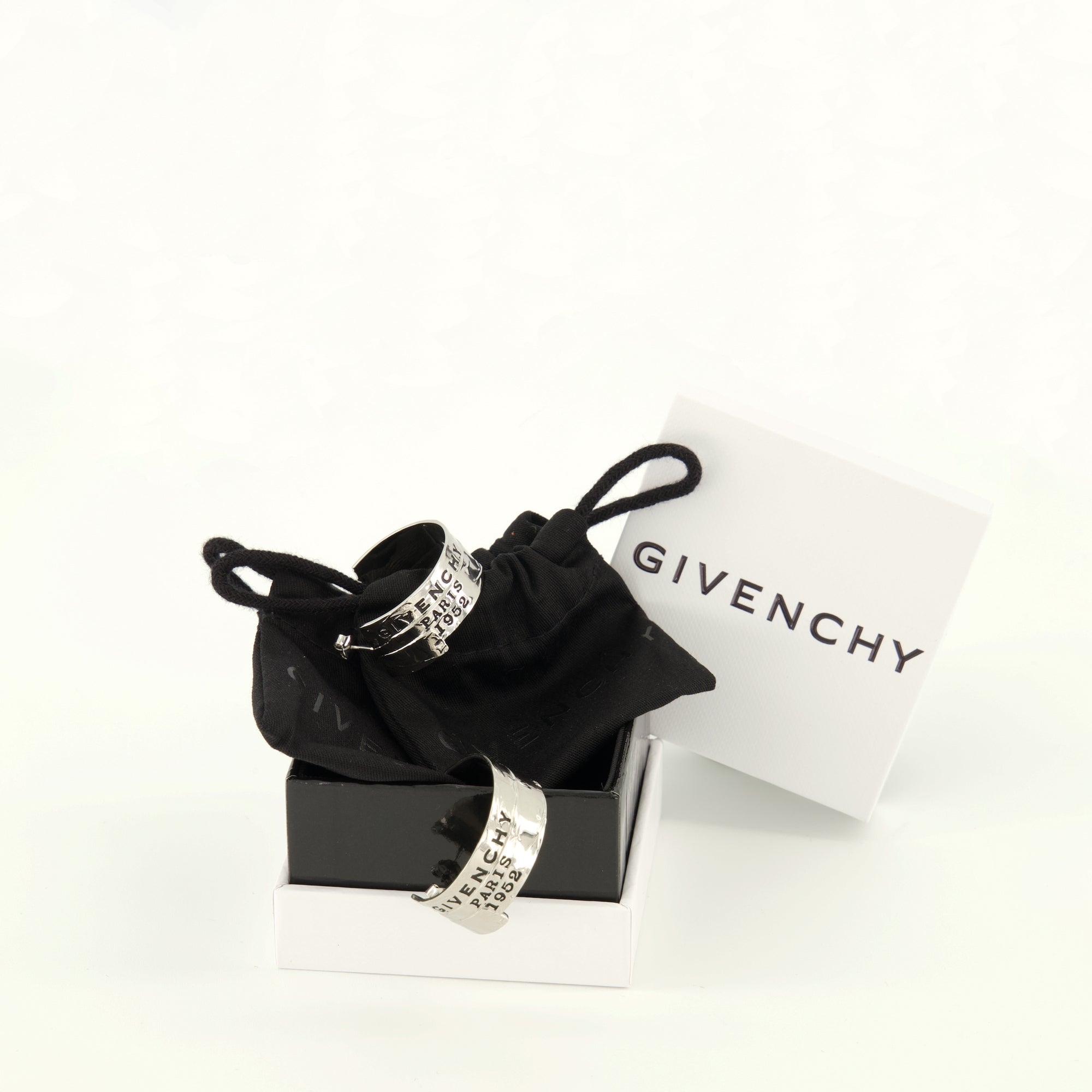 Image of the Givenchy Tape earrings for Women - Autumn-Winter Season 2025 - Detailed View 3