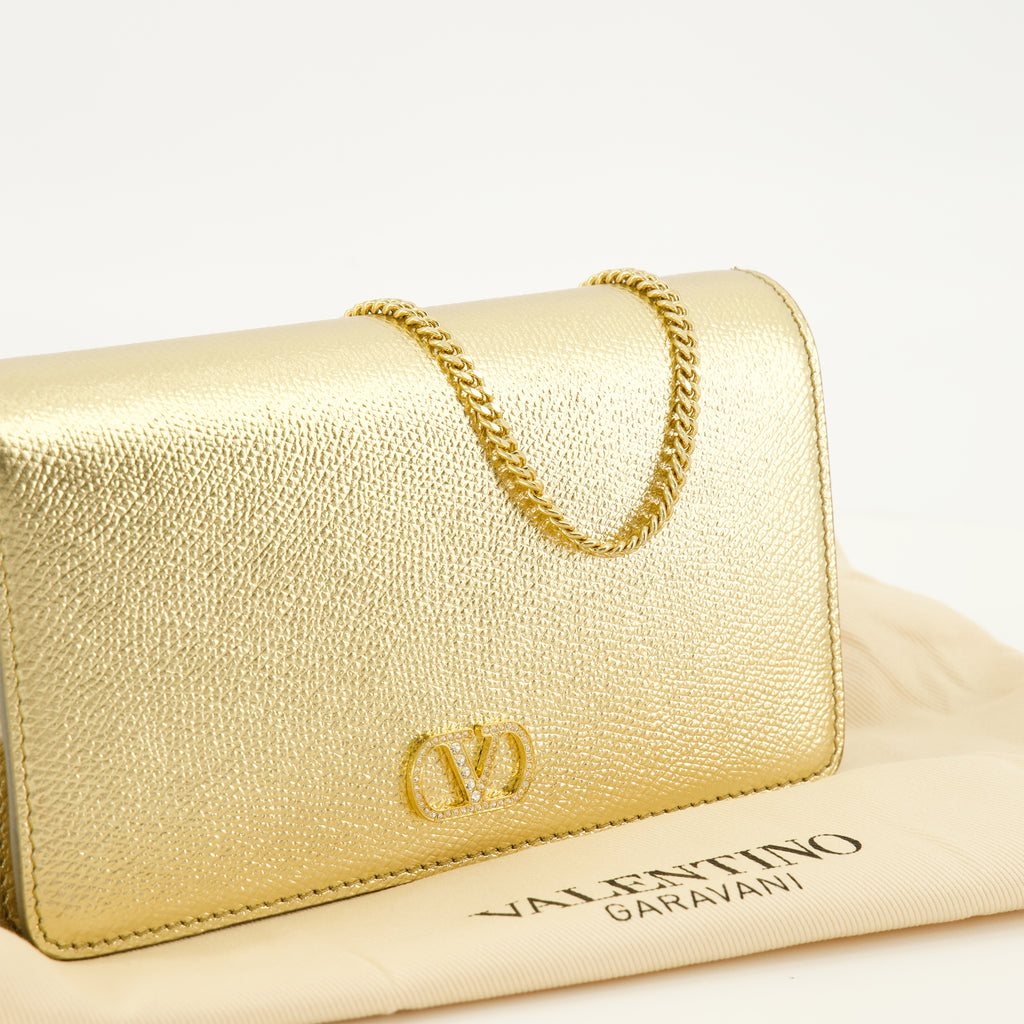 Sacs à main et épaule VLogo Laminated Leather Clutch Valentino Garavani Doré Femme