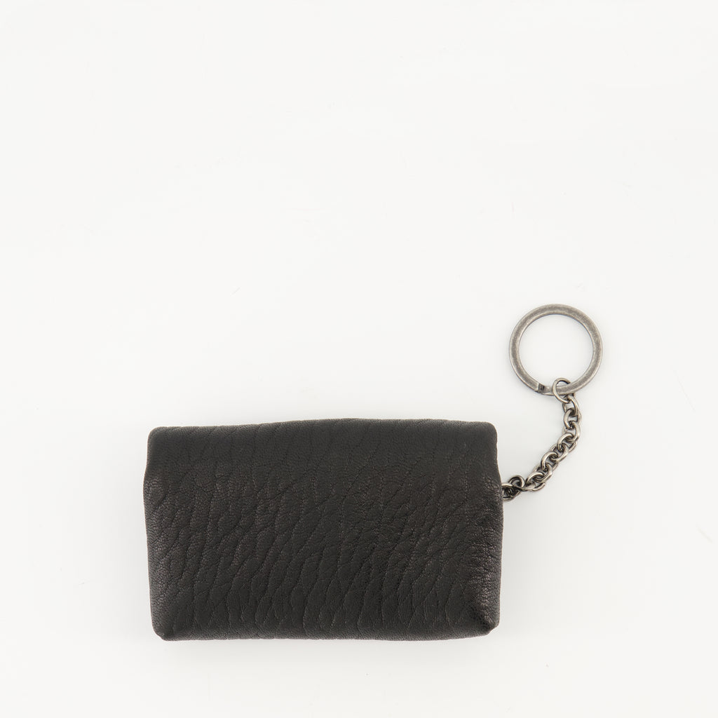Image of the Saint Laurent Cassandre Envelope Key Case for Men - Fall-Winter 2025 - Back View